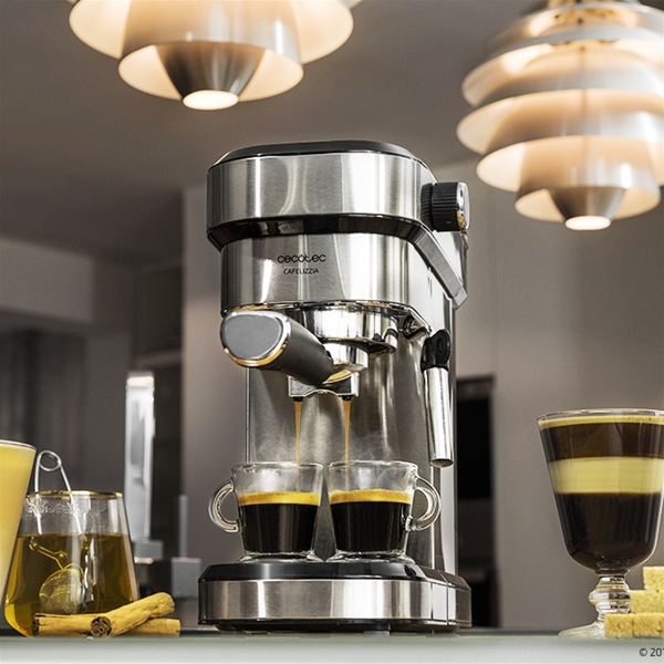 Cecotec Espresso coffee machine Cafelizzia 790 Black. Power 1350 W, rapid  heating system, 20 bar pressure, vaporizer